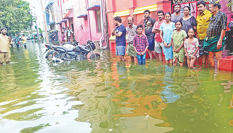 Residents of inundated Prabhu Nagar in Coimbatore
