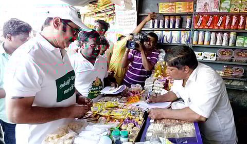 PMK president Anbumani Ramadoss collecting signatures in Ariyalur on Thursday