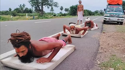 Three sadhus ‘crawl’ from Gangotri to Rameswaram for a pandemic-free world