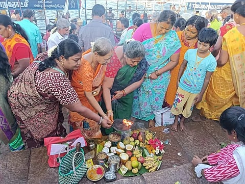 People involved in rituals at Ammamandapam bathing ghat in Srirangam on Thursday. (Hemanathan M) 