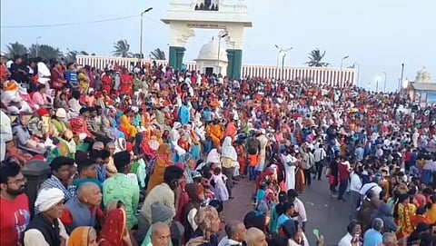 Tourists crowd at Triveni Sangamam in Kanniyakumari