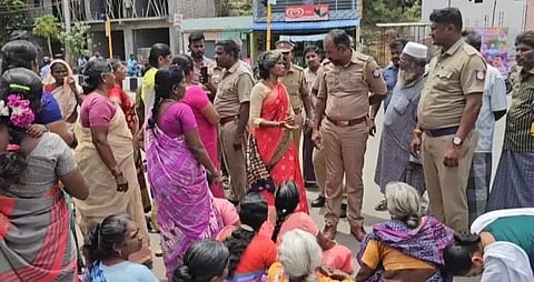 Women residents of Perumalpet oppose mobile tower erection near Vaniyambadi