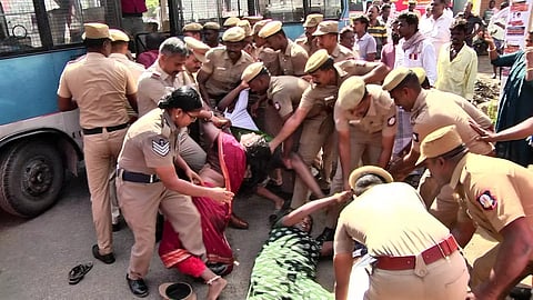 Police personnel evicting protesting kin of slain BJP functionary from Tiruchendur Road in Tirunelveli on Thursday (N Hariharan)