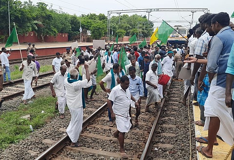 Farmers blocking Cholan Express at the railway station in Thanjavur on Tuesday