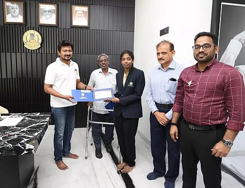 Min Udhayanidhi felicitates GM Vaishali