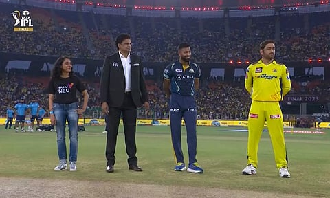 CSK captain MS Dhoni with GT captain Hardik Pandya (Twitter/@IPL)