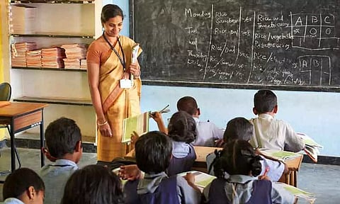 Schools told to fill vacant posts with temp teachers for new academic year