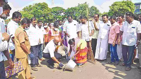 Nagai Collector Johny Tom Varghese join residents in cleaning drive