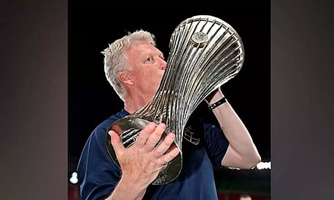 David Moyes with UEFA Europa Conference League trophy (Twitter: Photo)