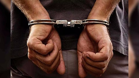 Residents nab couple stealing water pumps, hand over to cops