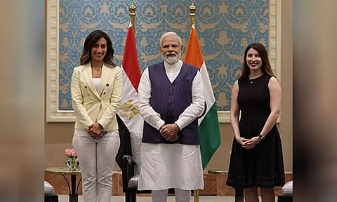 Modi meets Egyptian Yoga Instructors Reem Jabak and Nada Adel in Cairo. (Twitter//MEA)