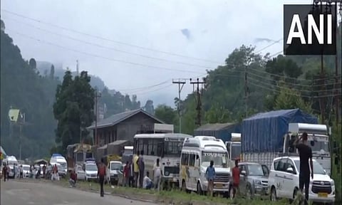 Visuals of the traffic from national highway in Mandi