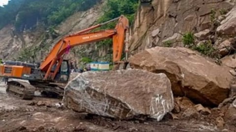 The 70-km Mandi-Pandoh-Kullu stretch of the highway was blocked at Khotinallah near Aut