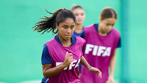 Barcelona signs American teenager Gamero for women's 'B' team