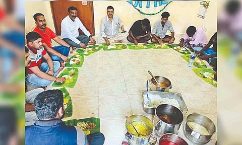 The members of Tamil Kudil enjoying sadya at their shelter (File)