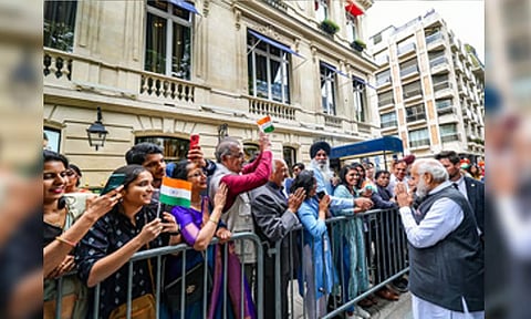 PM Modi arrives in Paris