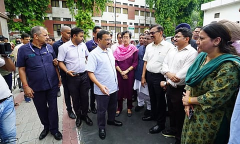 Arvind Kejriwal visits Mori Gate relief camp