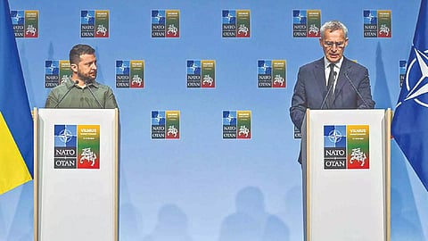 Ukrainian President Volodymyr Zelensky (Left)