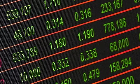 China, Hong Kong stocks extend losses, focus on stimulus