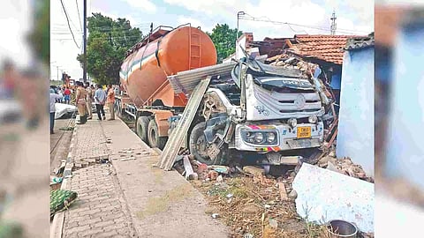The truck which crashed into a tea shop in Tirupur