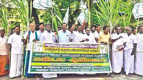Sugarcane farmers stage protest in Thanjavur