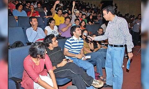 Navin during a quizzing session
