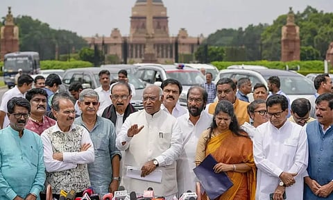 Congress chief Mallikarjun Kharge and other Opposition leaders (PTI)