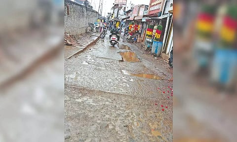 Pothole-ridden road at the Tambaram market
