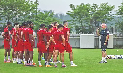 Chennaiyin FC coach Owen Coyle addresses the team.
