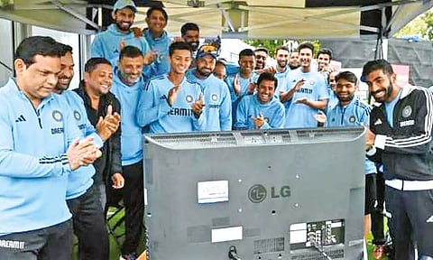 Team India players watching Chandrayaan 3 landing on the moon