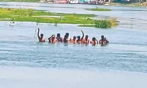 Protesting farmers jump into Cauvery