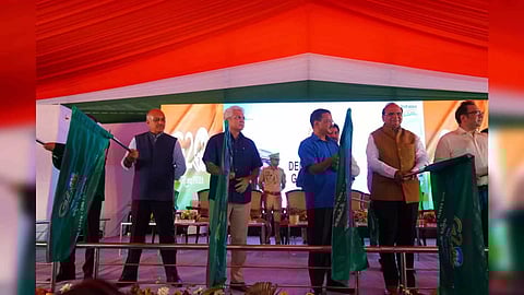 Delhi Lt Governor V K Saxena and Chief Minister Arvind Kejriwal on Tuesday flagged off 400 electric buses (Photo: X/@kgahlot)