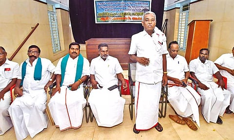 Confederation coordinator Shanmugam addresses media in Thanjavur