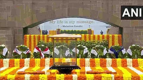  G20 leaders pay tributes to Mahatma Gandhi at RajGhat. (Photo/ANI)
