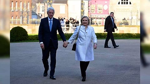  Former U.S secretary of state and Chancellor of Queen's University Belfast, Hillary Clinton and former U.S president Bill Clinton (Photo/ Reuters)