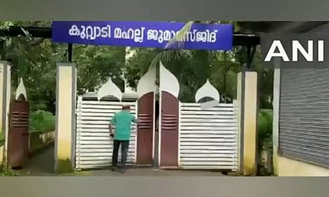 Visuals from outside of the Kuttiady Juma Masjid Mahallu (ANI)