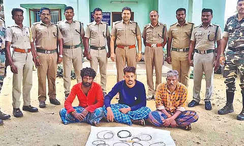 The arrested accused with snares.