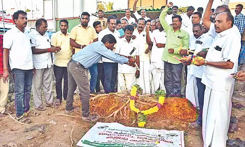 Members of Pasumai Thayagam association performed last rites to felled tree