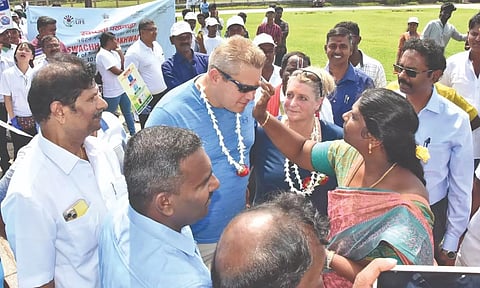 Tourists being welcomed by officials in Mahabalipuram on World Tourism Day