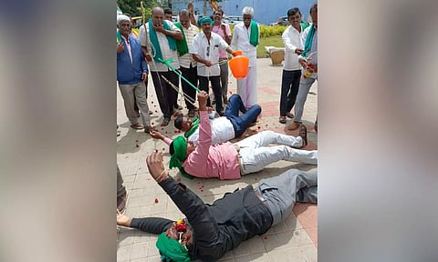 Karnataka protestors. IANS