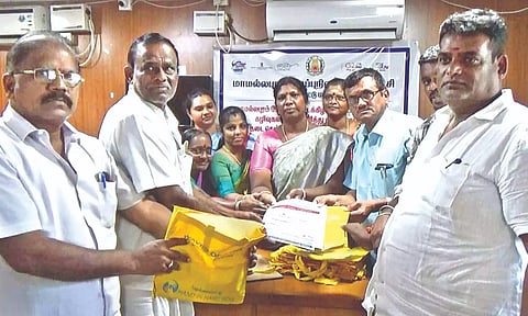 The officials demonstrate environmentally friendly alternatives at the meeting