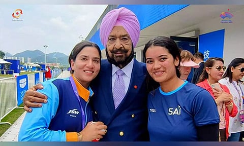 Randhir Singh, president OCA, posing with Rajeshwari (left) and Preeti. (OCA)