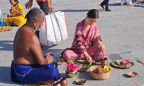 Yulia Jito performing Pind Daan