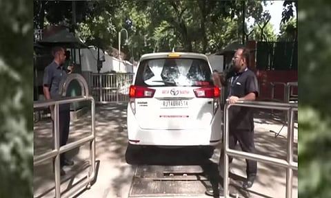 Rajasthan CM Gehlot reaches Sonia Gandhi's residence in Delhi (ANI)