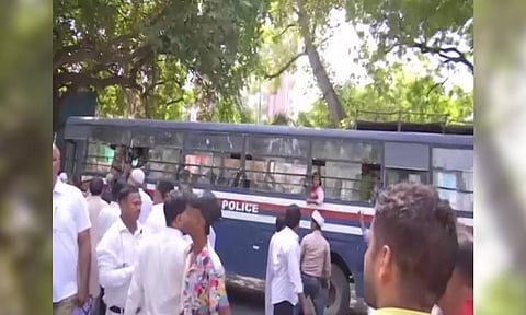 Delhi Police detains AAP workers (ANI)