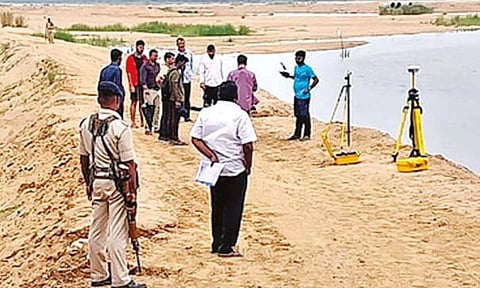ED officials survey sand quarry near Thiruvaiyaru in Thanjavur on Thursday