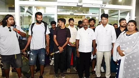 28 Tamil Nadu people who were rescued from Israel by the government reached on Saturday in the second batch. (Photo: Daily Thanthi)