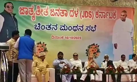 Party not property of Deve Gowda's family: K'taka JD(S) President supports Cong