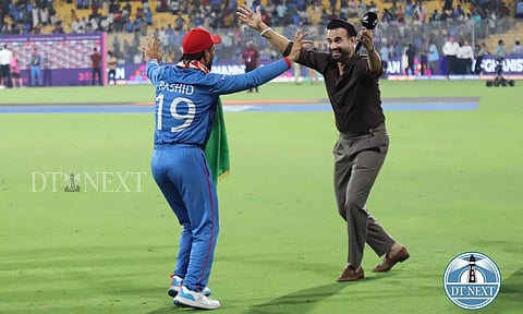 Irfan Pathan and Rashid Khan perform Bhangra dance during Afghanistan's victory lap after their win against Pakistan in the World Cup 2023. (Photo credit: Manivasagan N)