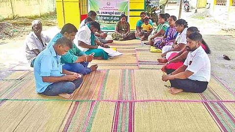 The people from Parandur and neighbouring villages stayed away from the meeting for the fourth time